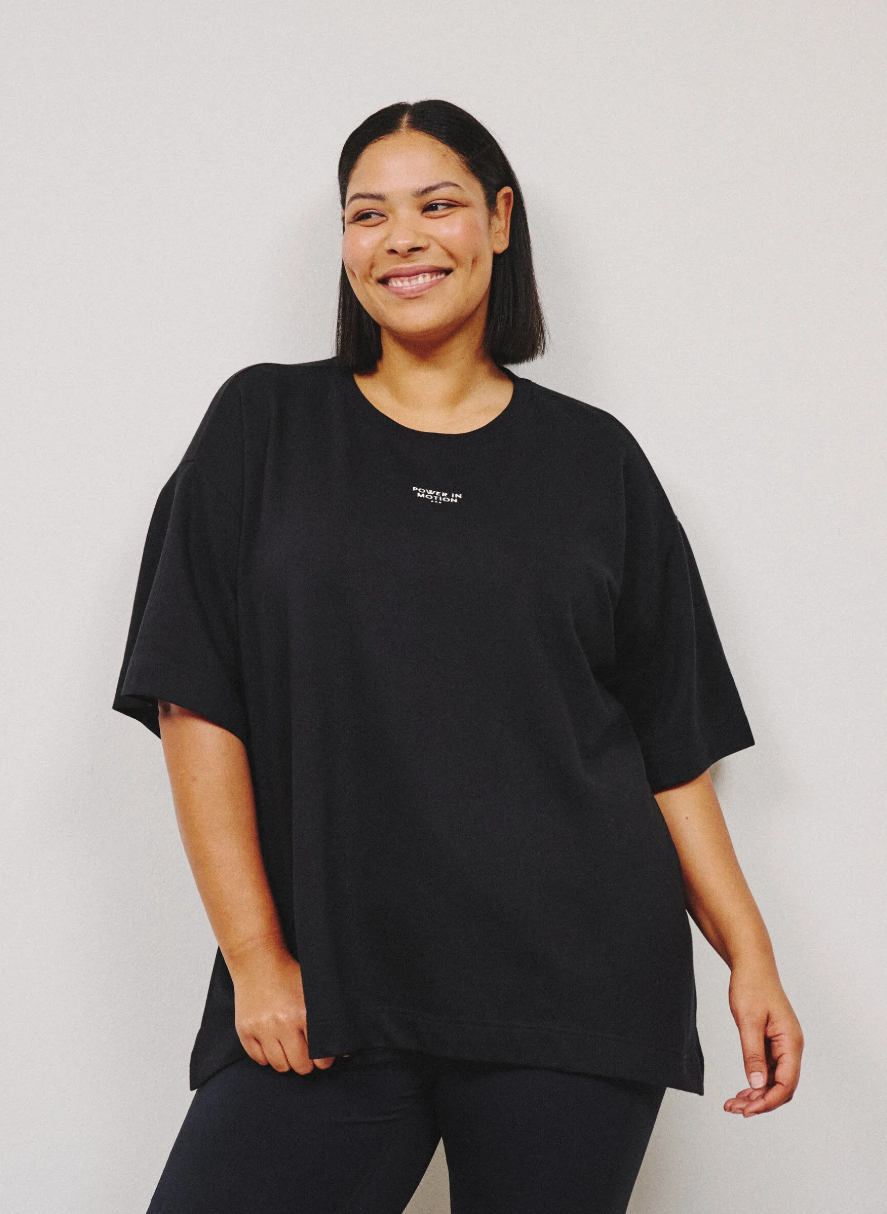 Aktiv-T-Shirt mit lockerer Passform und aufgesticktem Statement