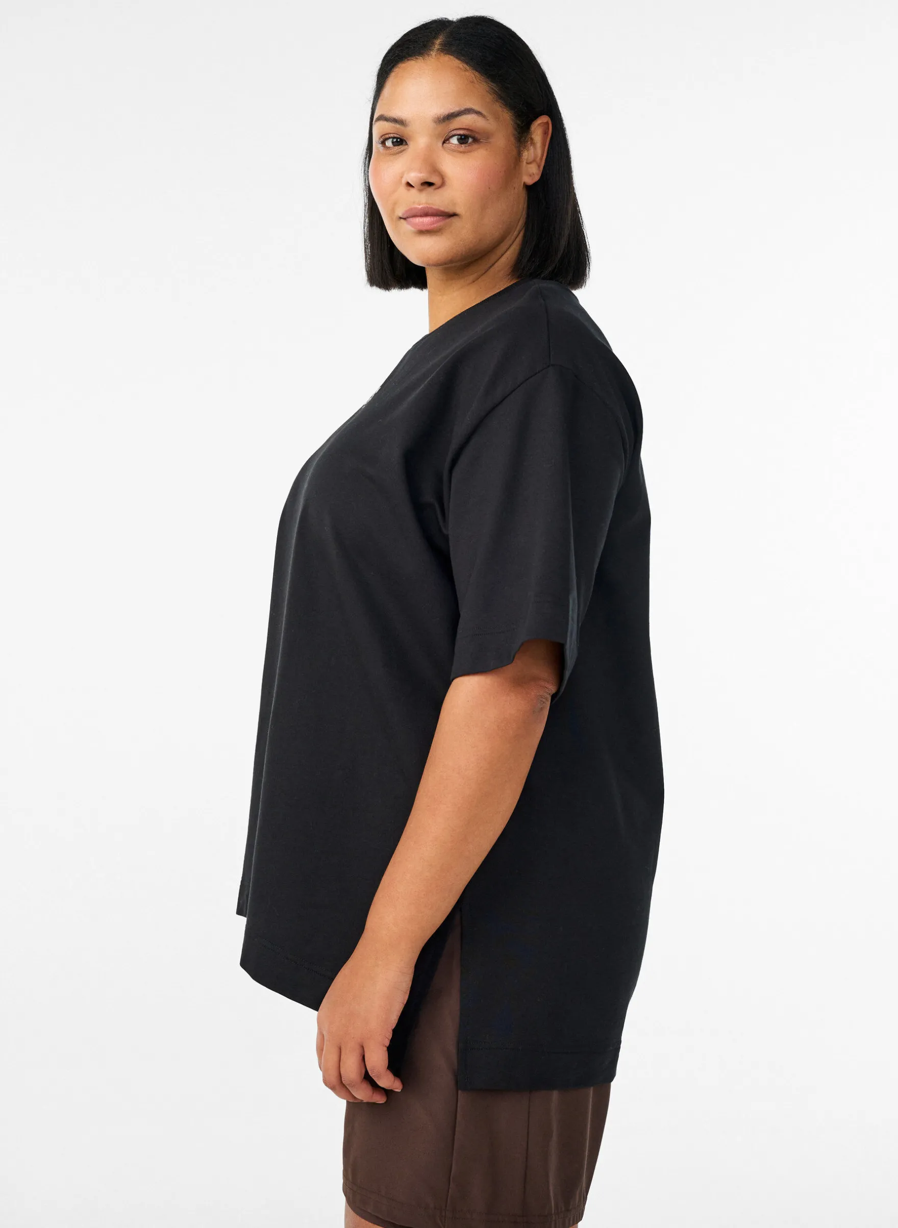 Aktiv-T-Shirt mit lockerer Passform und aufgesticktem Statement