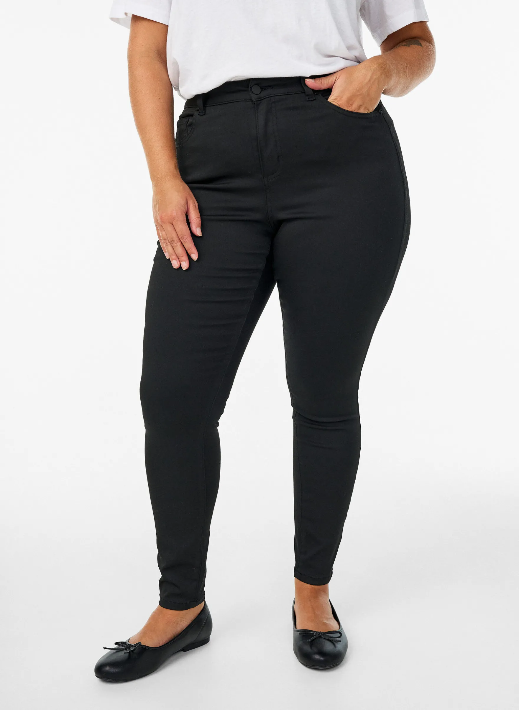 Amy High-Waist Jeans in Schwarz