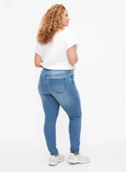 Amy-Jeans mit superschmaler Passform und gerippten Details