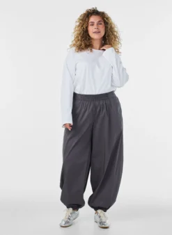 Ballonhose mit Taschen und elastischem Bund