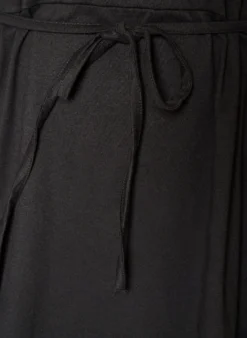 Baumwollkleid mit Broderie-Anglaise-Ärmeln und Bindegürtel