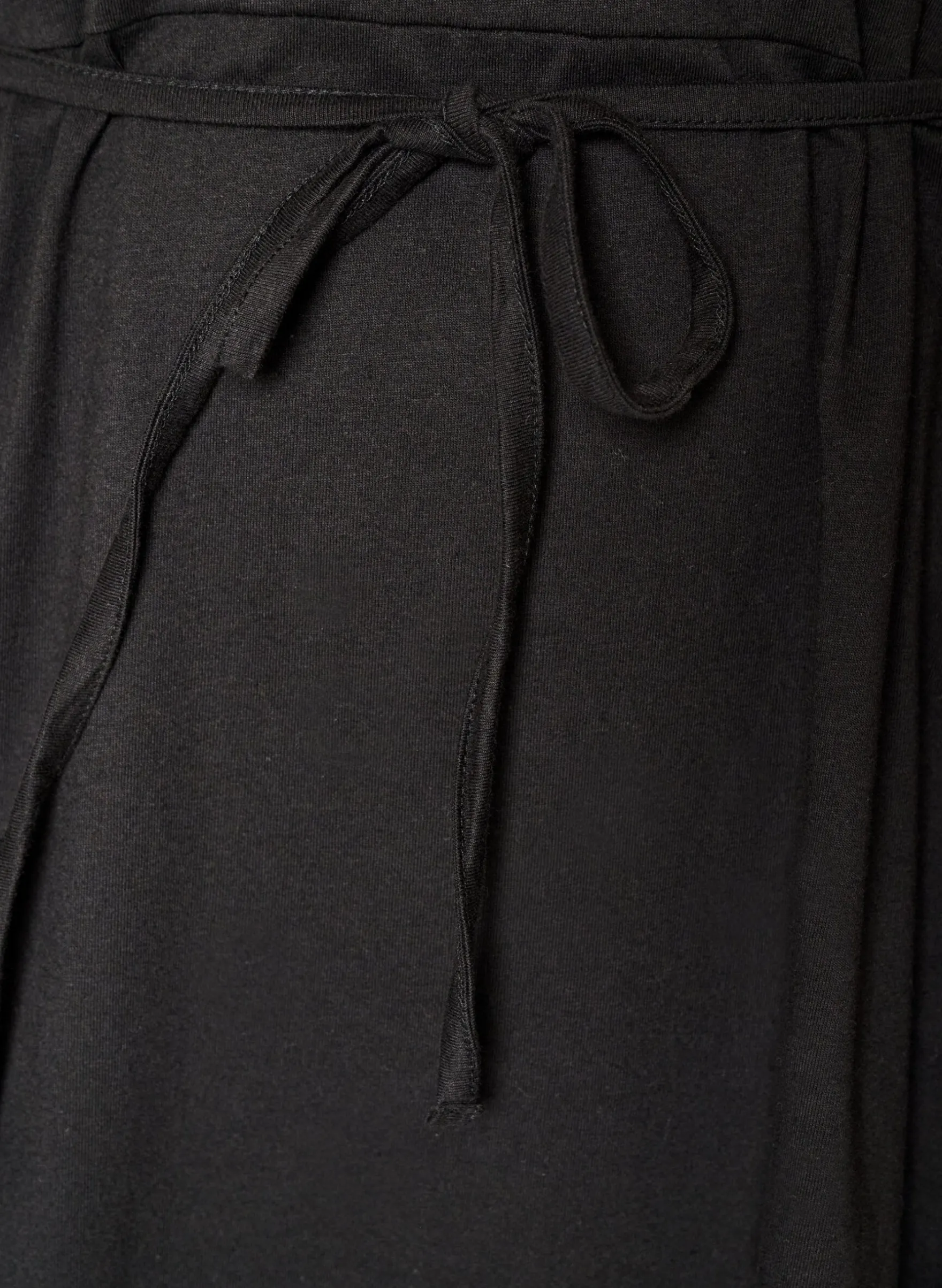 Baumwollkleid mit Broderie-Anglaise-Ärmeln und Bindegürtel