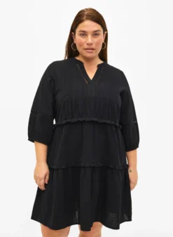 Baumwollkleid mit 3/4-Ärmeln und Rüschen