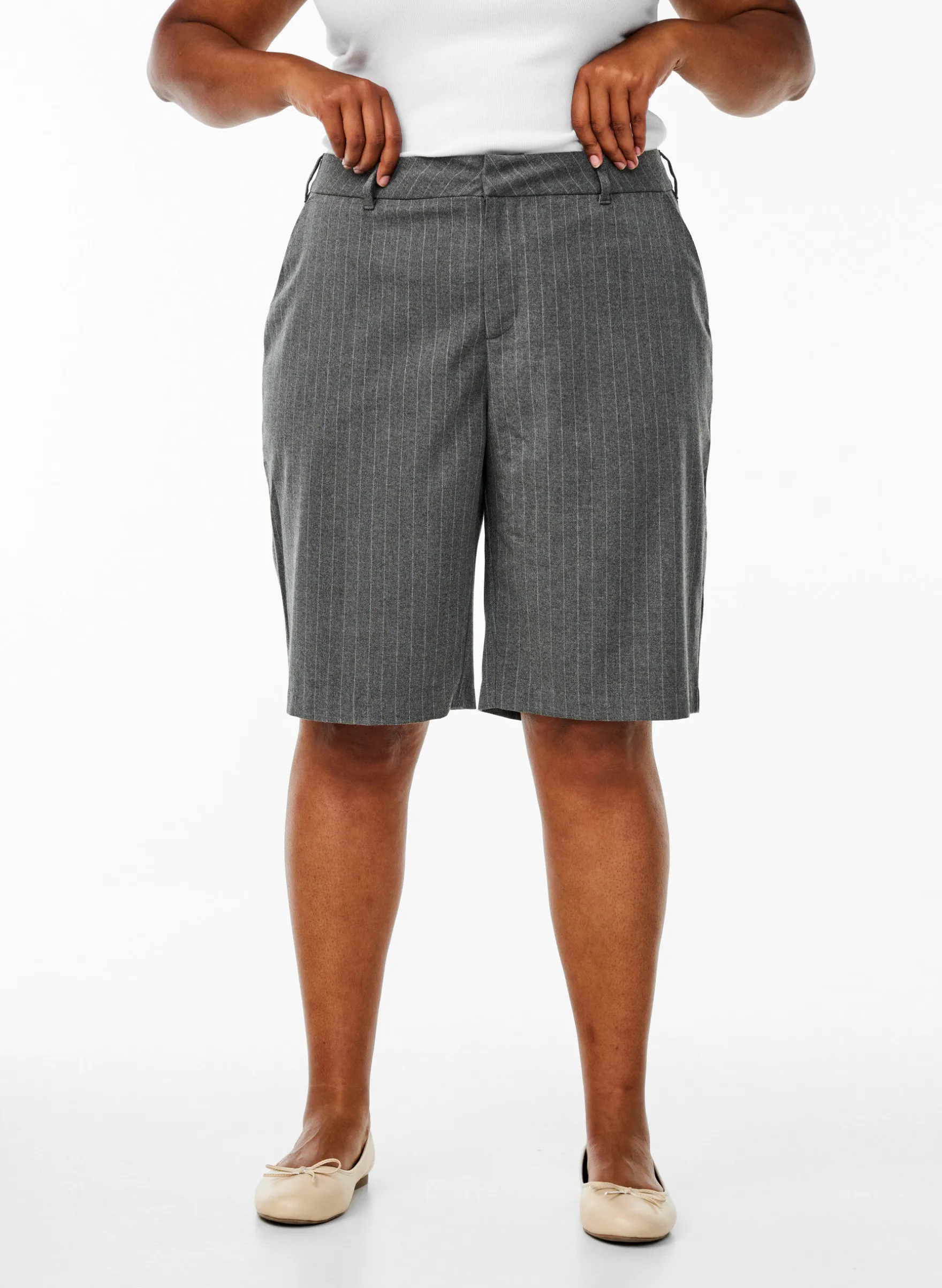 Bermuda-Shorts mit Nadelstreifen und lockerer Passform