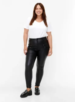 Beschichtete Amy Jeans mit Reißverschluss Detail