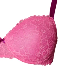 BH mit Spitze und vorgeformten Cups