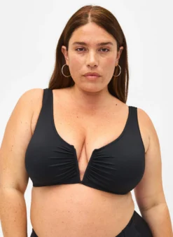 Bikinioberteil mit V-Bügel und herausnehmbaren Pads