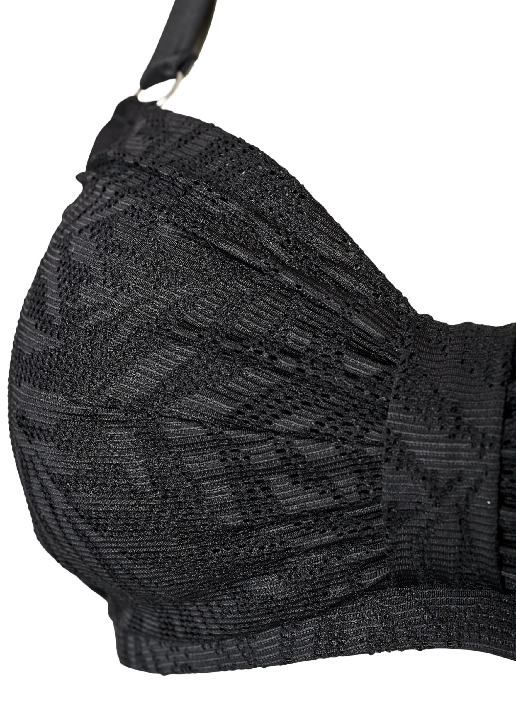Bikini Top aus strukturiertem Mesh mit herausnehmbaren Einlagen