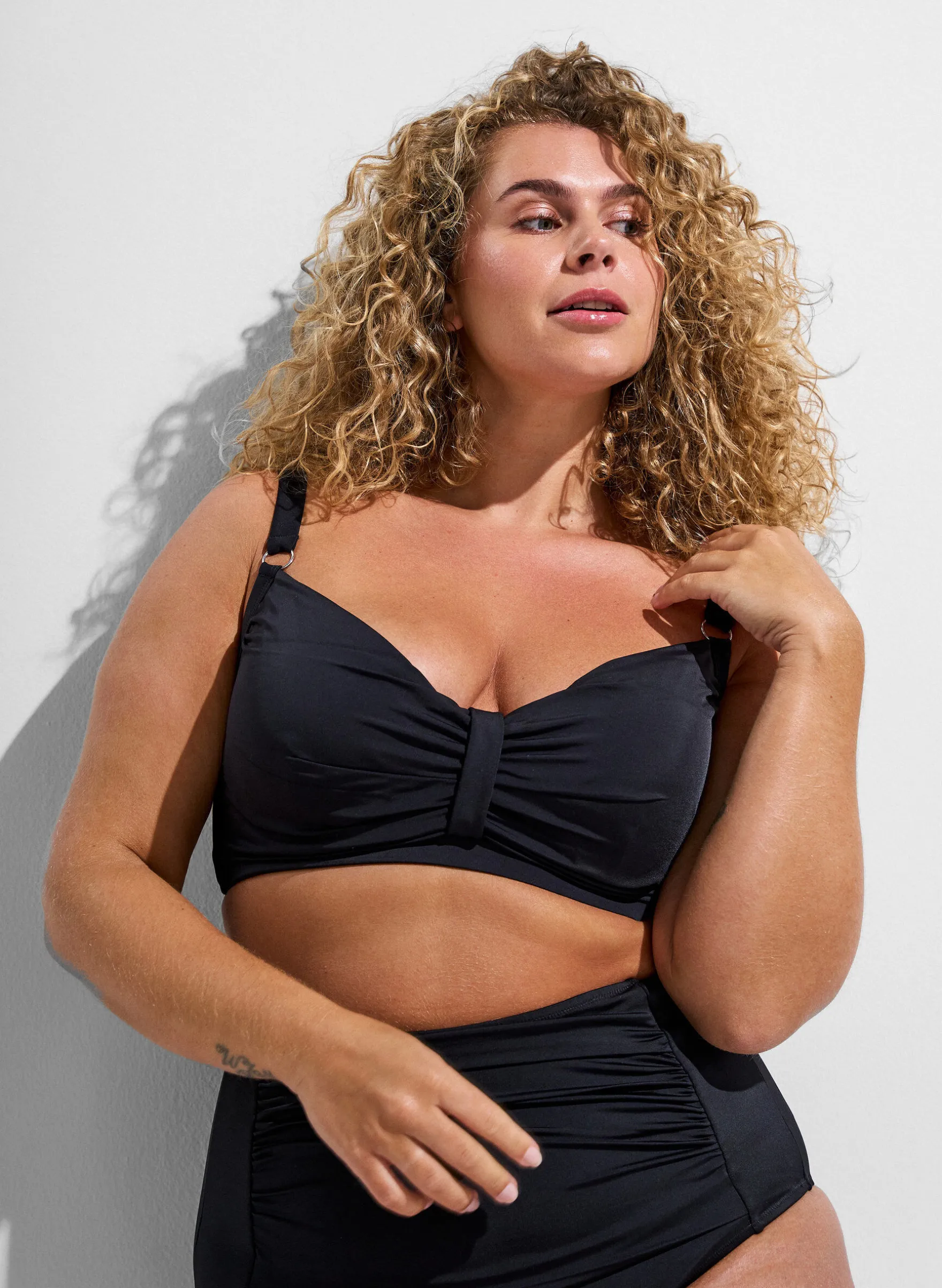 Bikini-Top mit Bügel und Drapierung