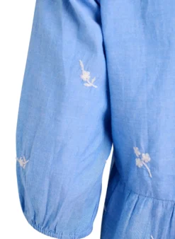 Bluse aus Baumwolle mit gestickten Blumen und Knopfverschluss