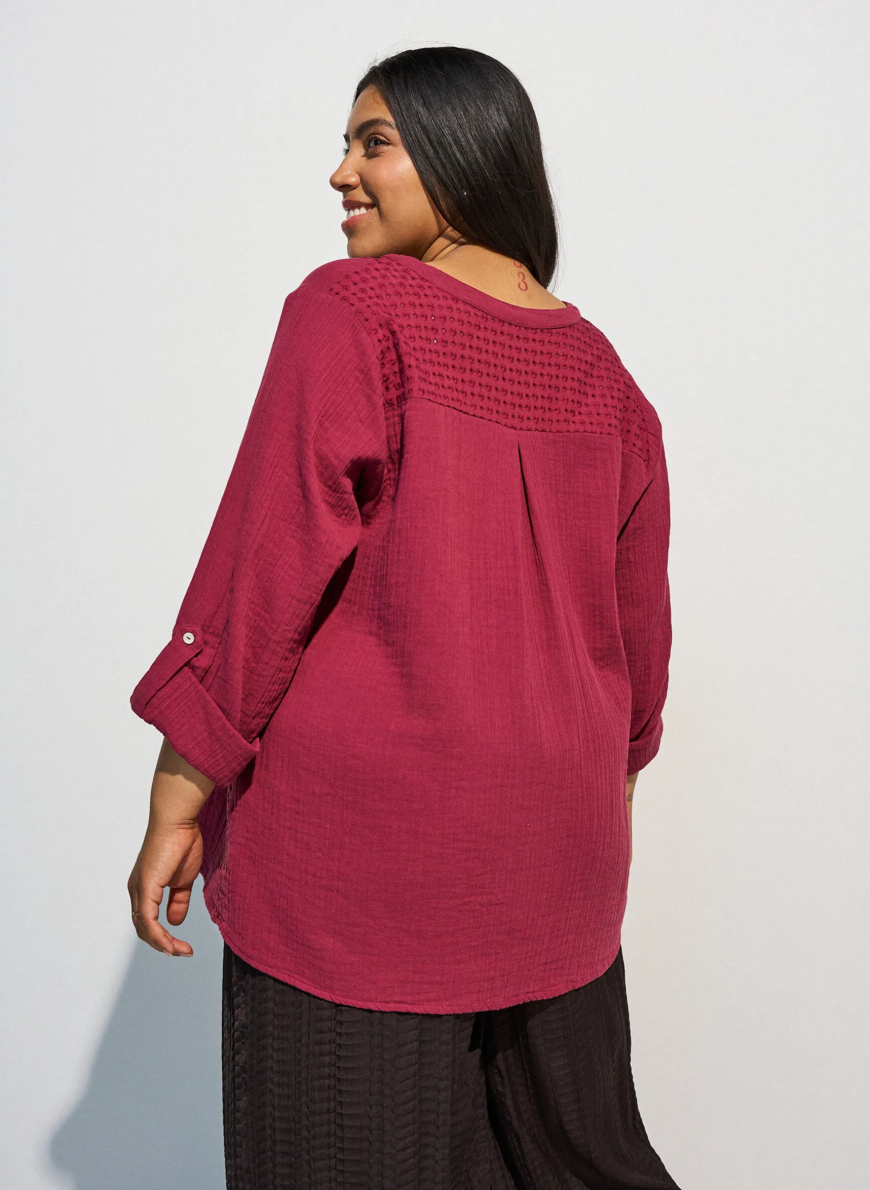 Bluse aus Baumwollmusselin mit Lochstickerei