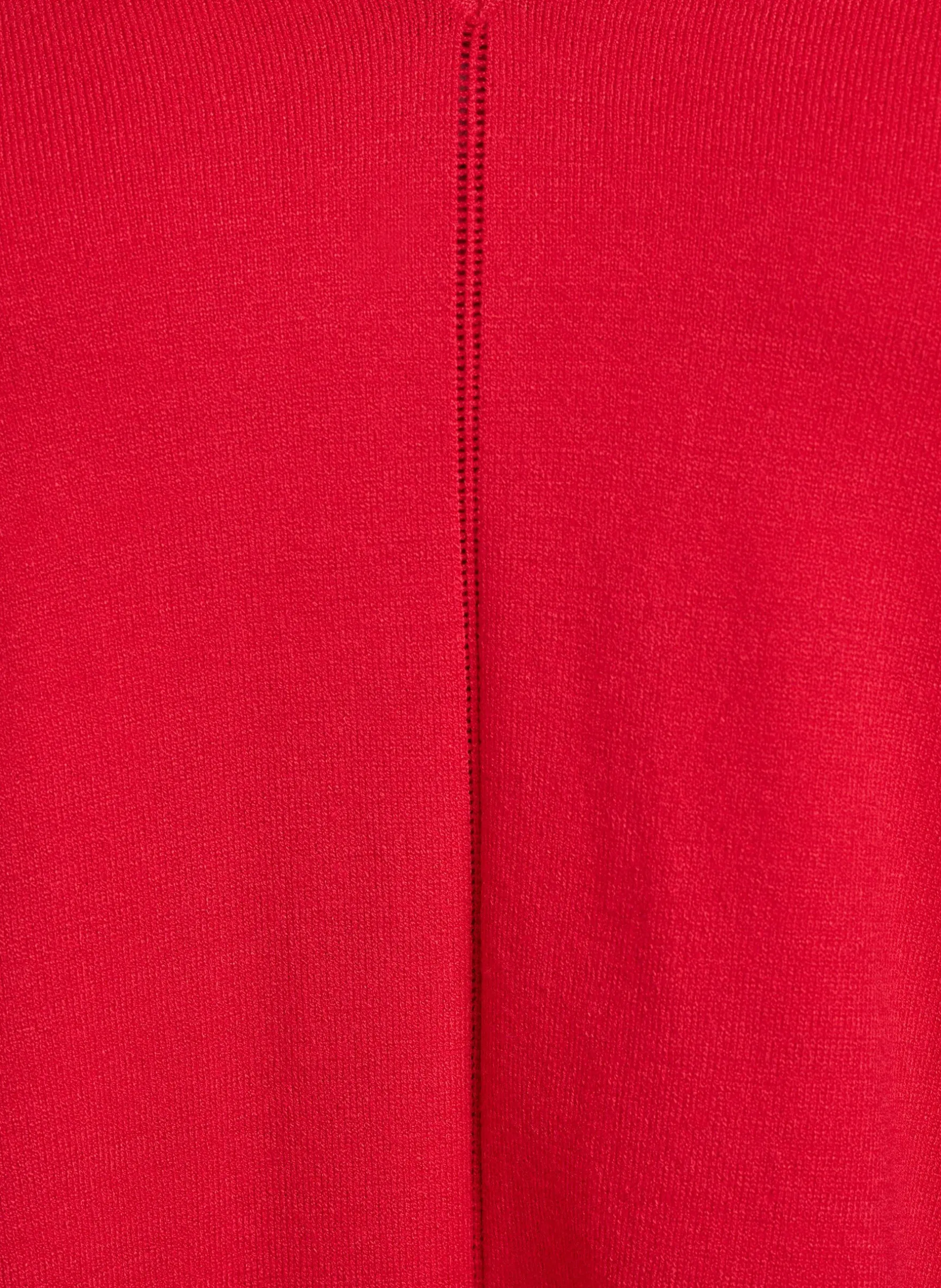 Bluse aus Feinstrick mit V-Ausschnitt und Detail auf der Vorderseite