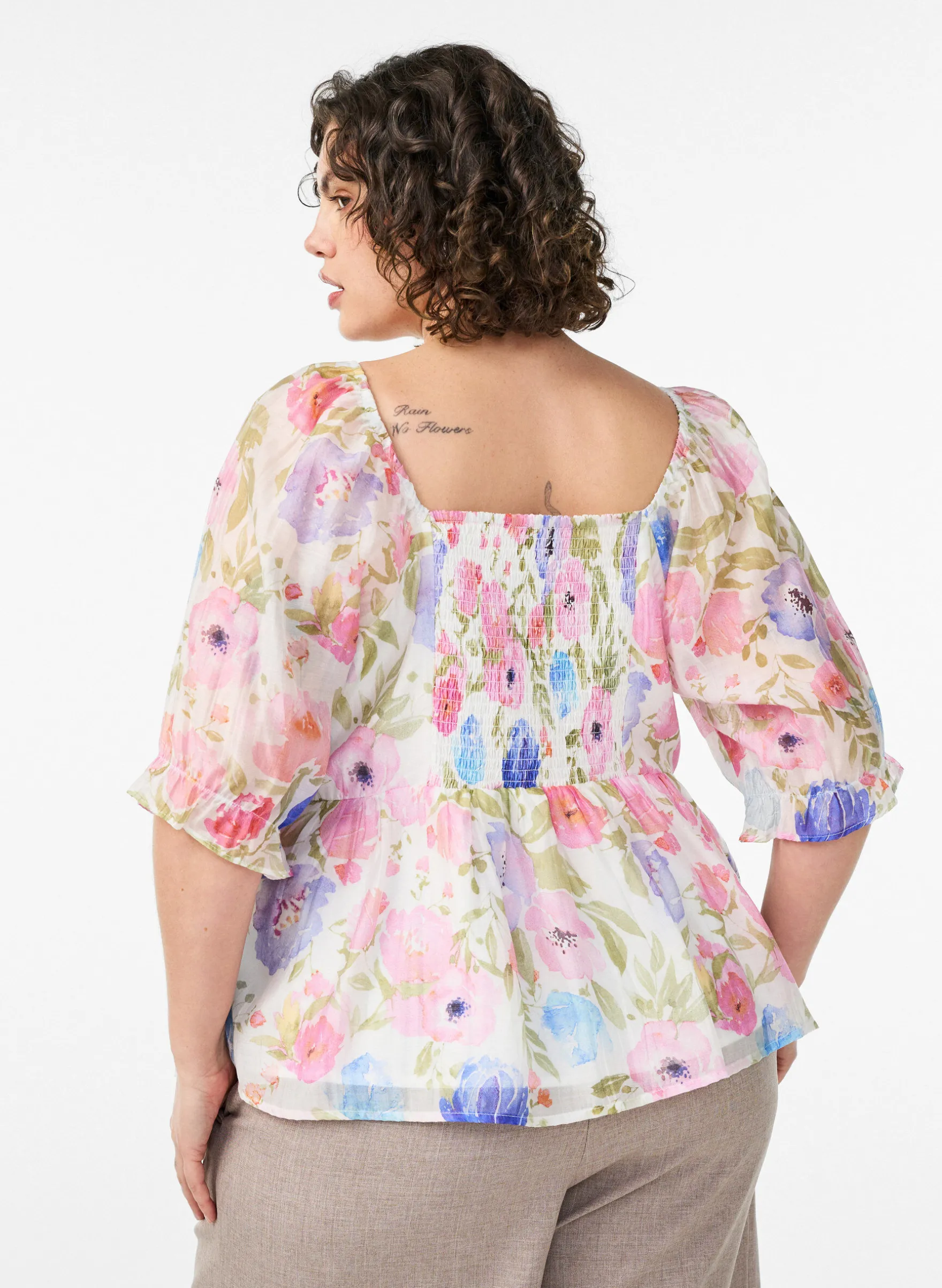 Bluse aus Lyocell mit Blumenprint und Herzausschnitt