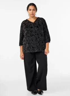 Bluse aus Mesh mit Veloursrosen und 3/4-Ärmeln