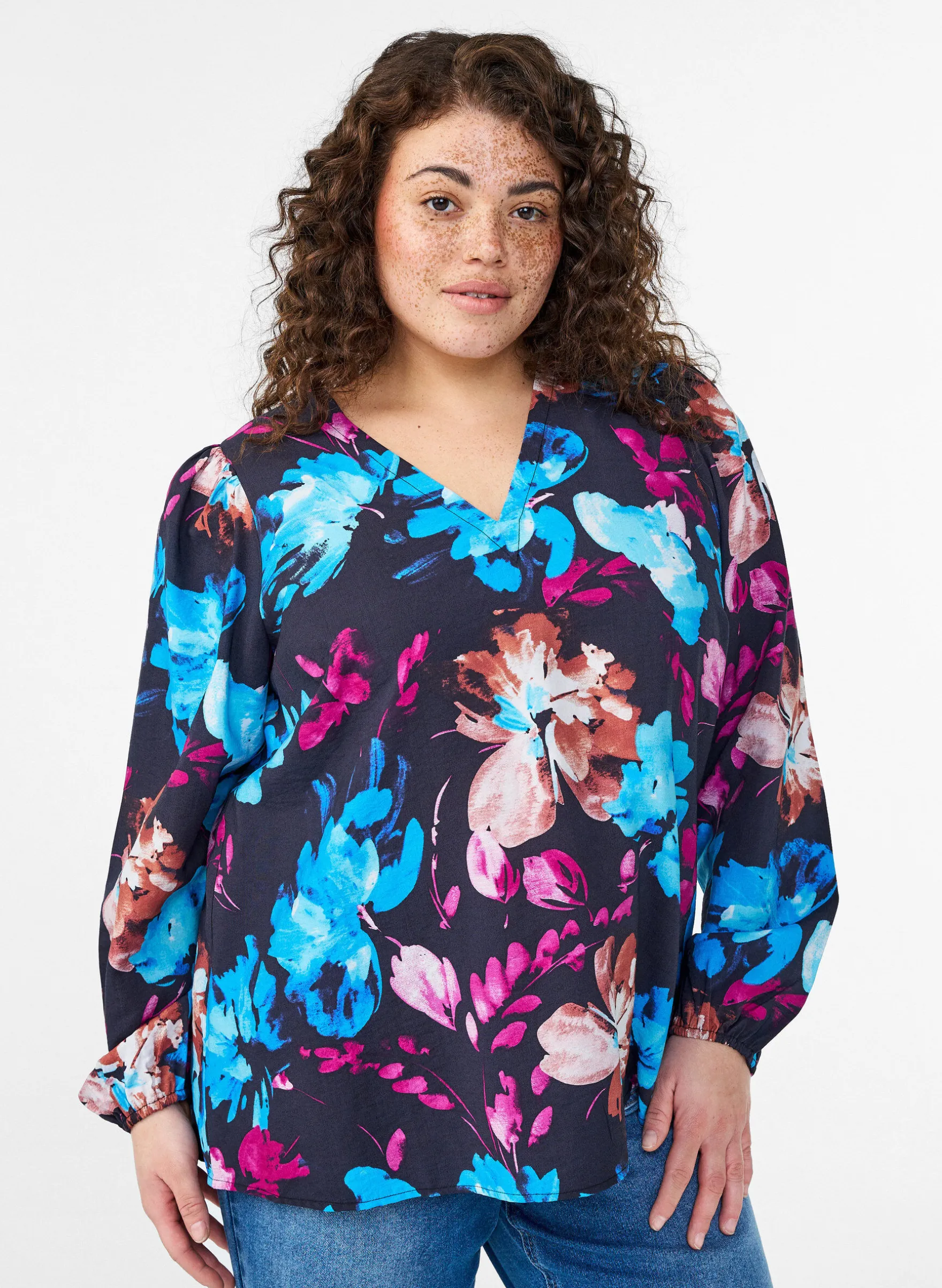 Bluse aus Viskose mit geblümtem Print und langen Ärmeln