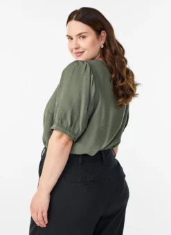 Bluse aus Viskose mit halben Ärmeln