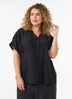 Bluse aus Viskose mit Knöpfen und Struktur