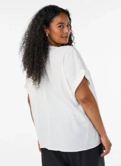 Bluse aus Viskose mit Knöpfen und Struktur