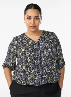 Bluse aus Viskose mit Print und Knopfverschluss