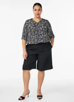 Bluse aus Viskose mit Print und Knopfverschluss