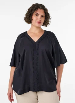Bluse aus Viskose mit V-Ausschnitt und Zierdetails