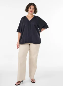 Bluse aus Viskose mit V-Ausschnitt und Zierdetails