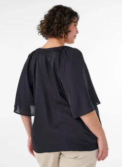 Bluse aus Viskose mit V-Ausschnitt und Zierdetails