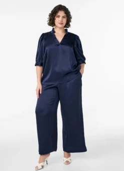 Bluse in Satin-Optik mit 1/2-Ärmeln und Rüschenkragen