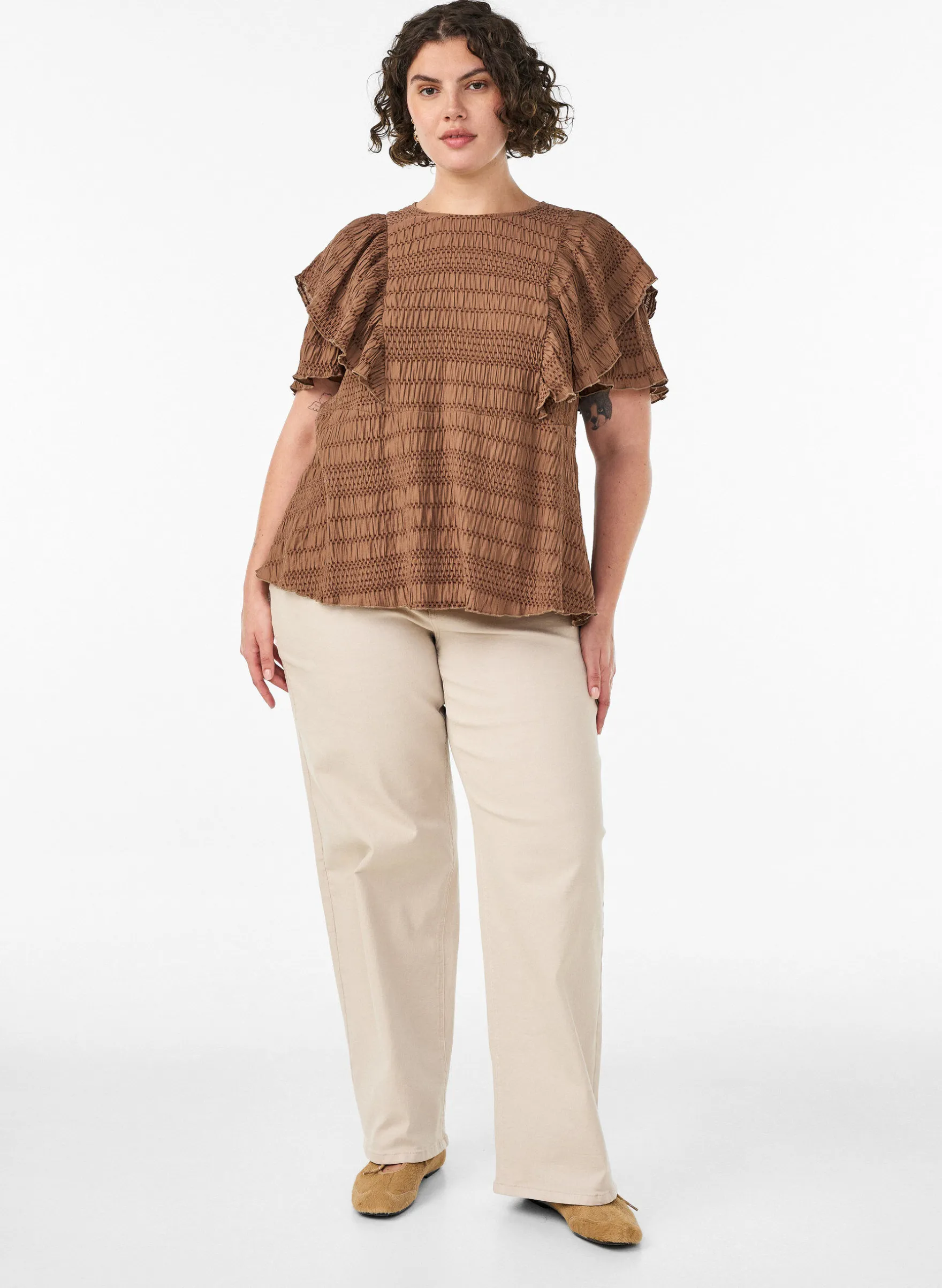 Bluse mit gesmokter Textur und Rüschenärmeln