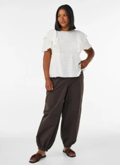 Bluse mit gesmokter Textur und Rüschenärmeln