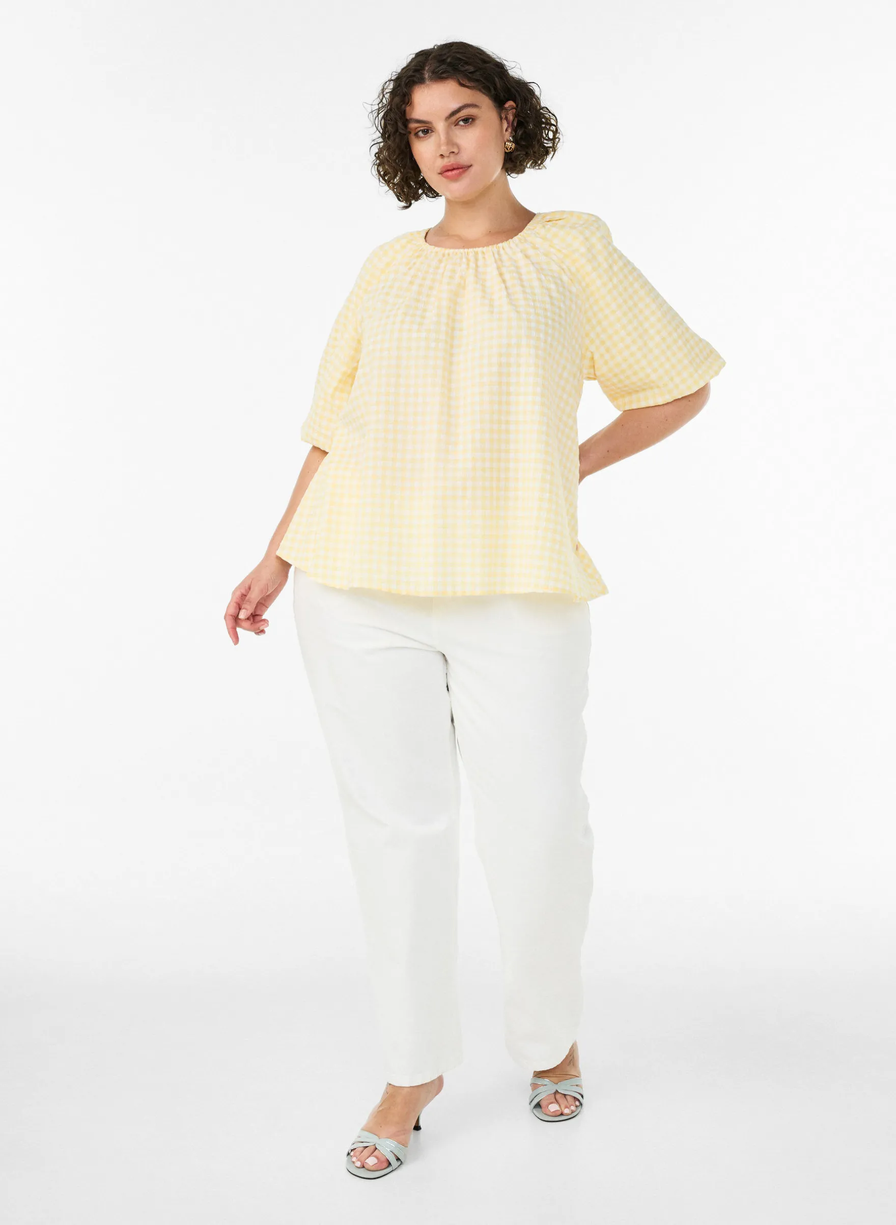 Bluse mit kleinem Karo, elastischem Ausschnitt und halblangen Ärmeln