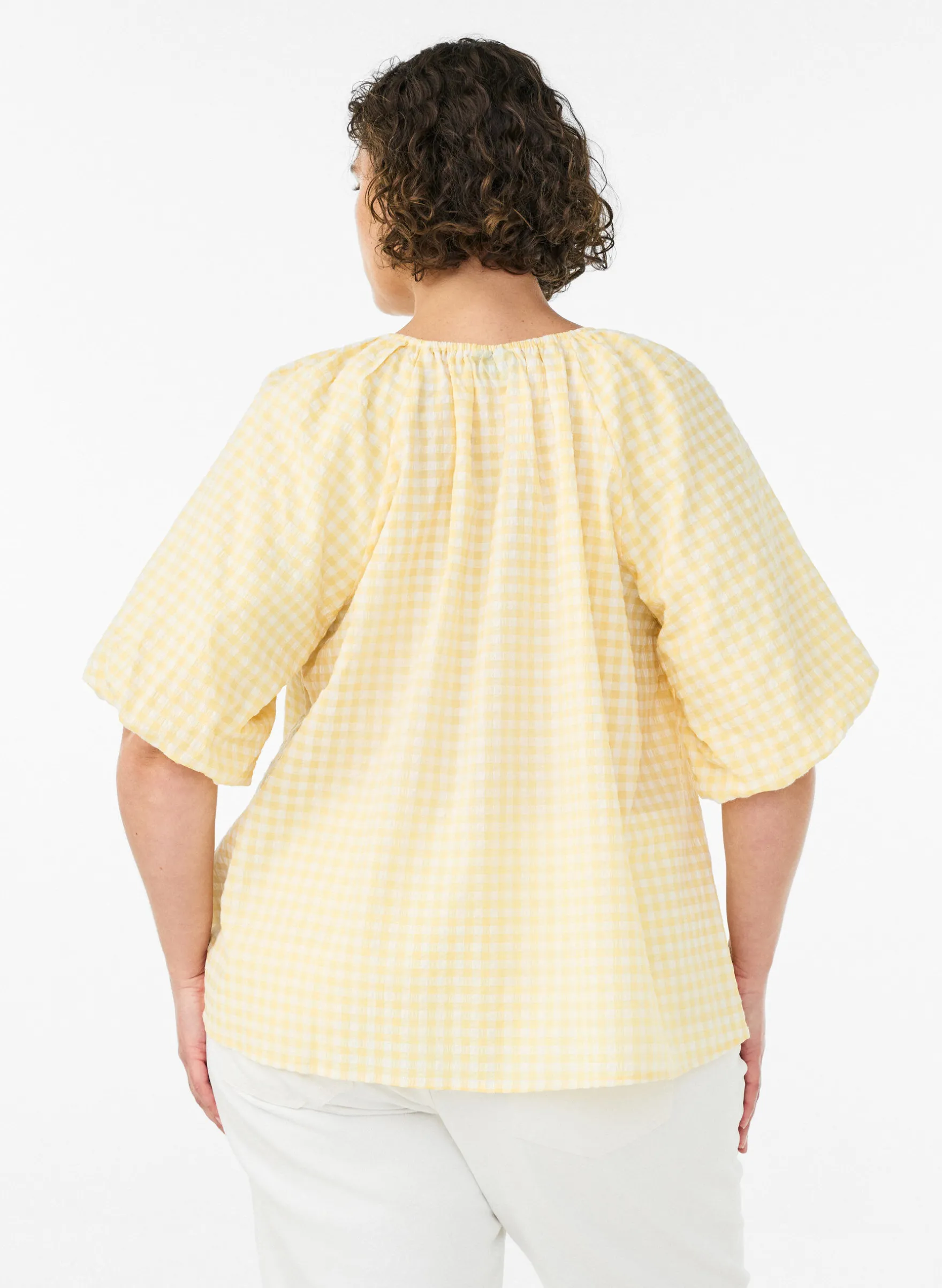 Bluse mit kleinem Karo, elastischem Ausschnitt und halblangen Ärmeln