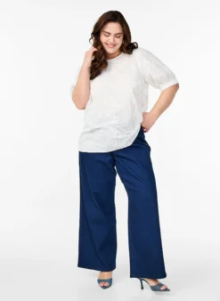 Bluse mit kurzen Ärmeln, Stickerei und Rundhalsausschnitt