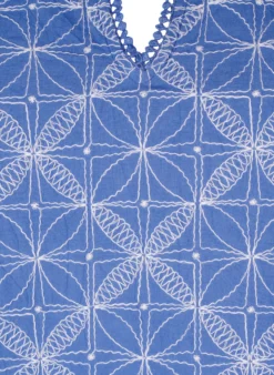 Bluse mit kurzen Ärmeln und aufgesticktem Muster