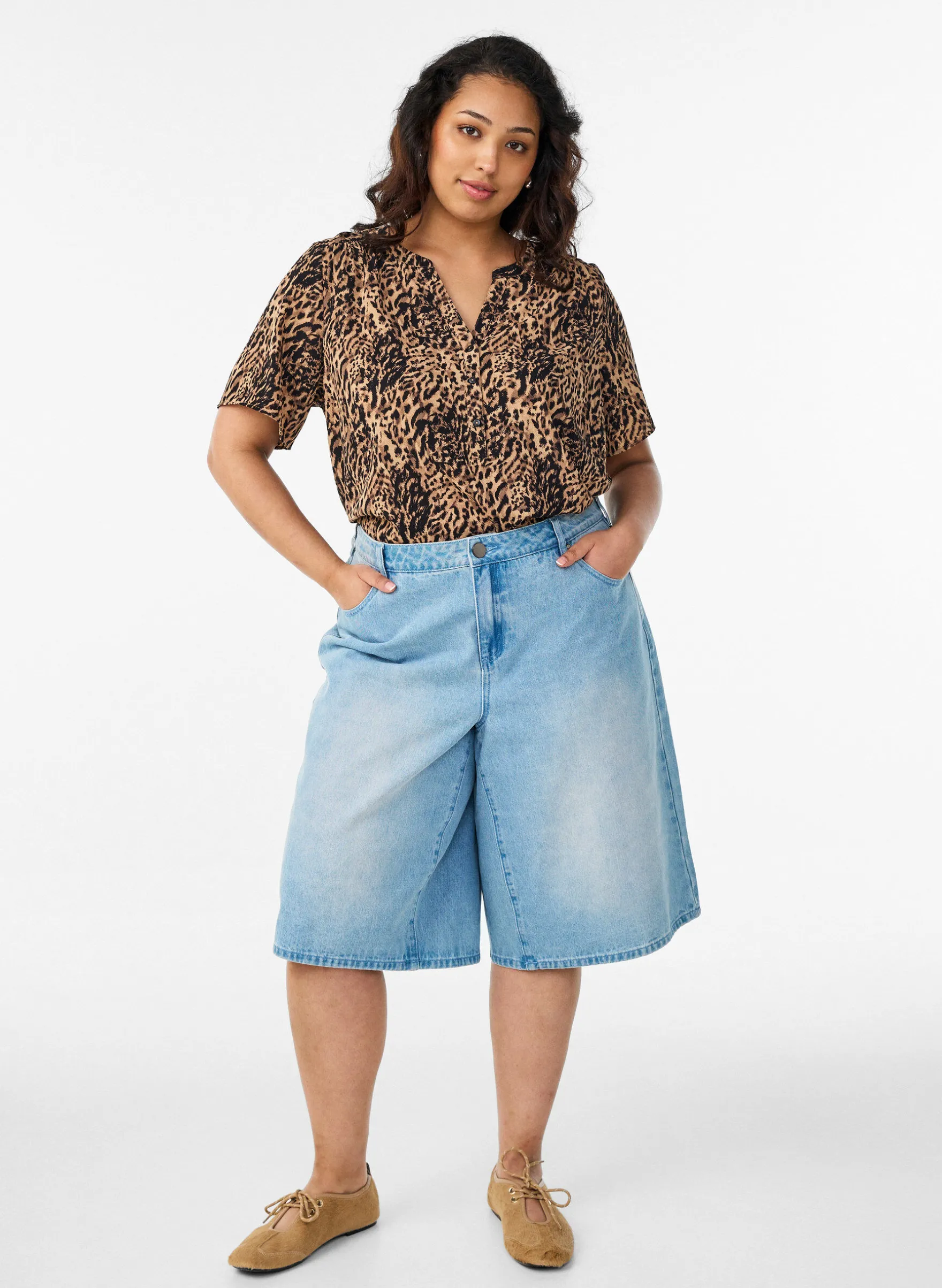 Bluse mit kurzen Ärmeln und V-Ausschnitt