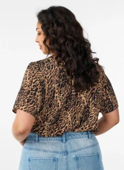 Bluse mit kurzen Ärmeln und V-Ausschnitt