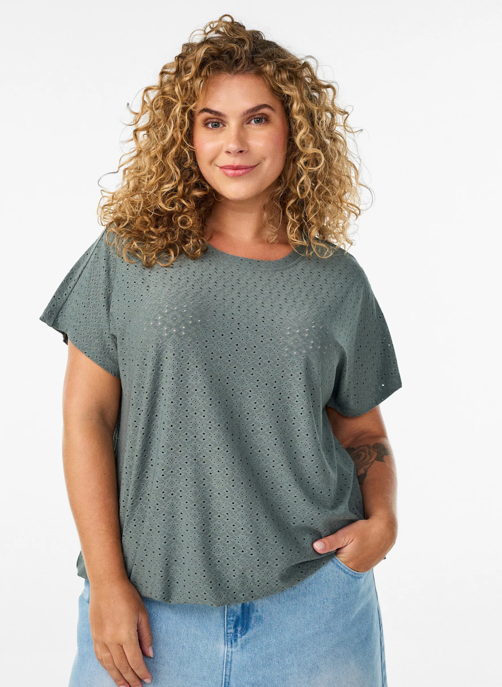 Bluse mit Lochstickerei und Ballonärmeln
