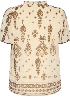 Bluse mit Muster und Häkelborte