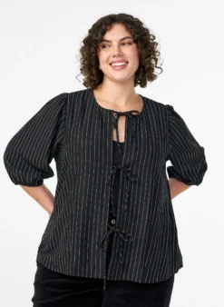 Bluse mit Nadelstreifen und Bindebändern