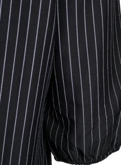 Bluse mit Nadelstreifen und Bindebändern