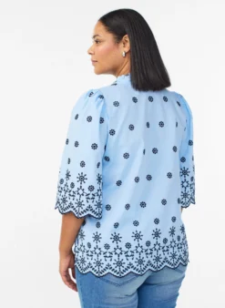 Bluse mit 3/4-Ärmeln und gesticktem Muster