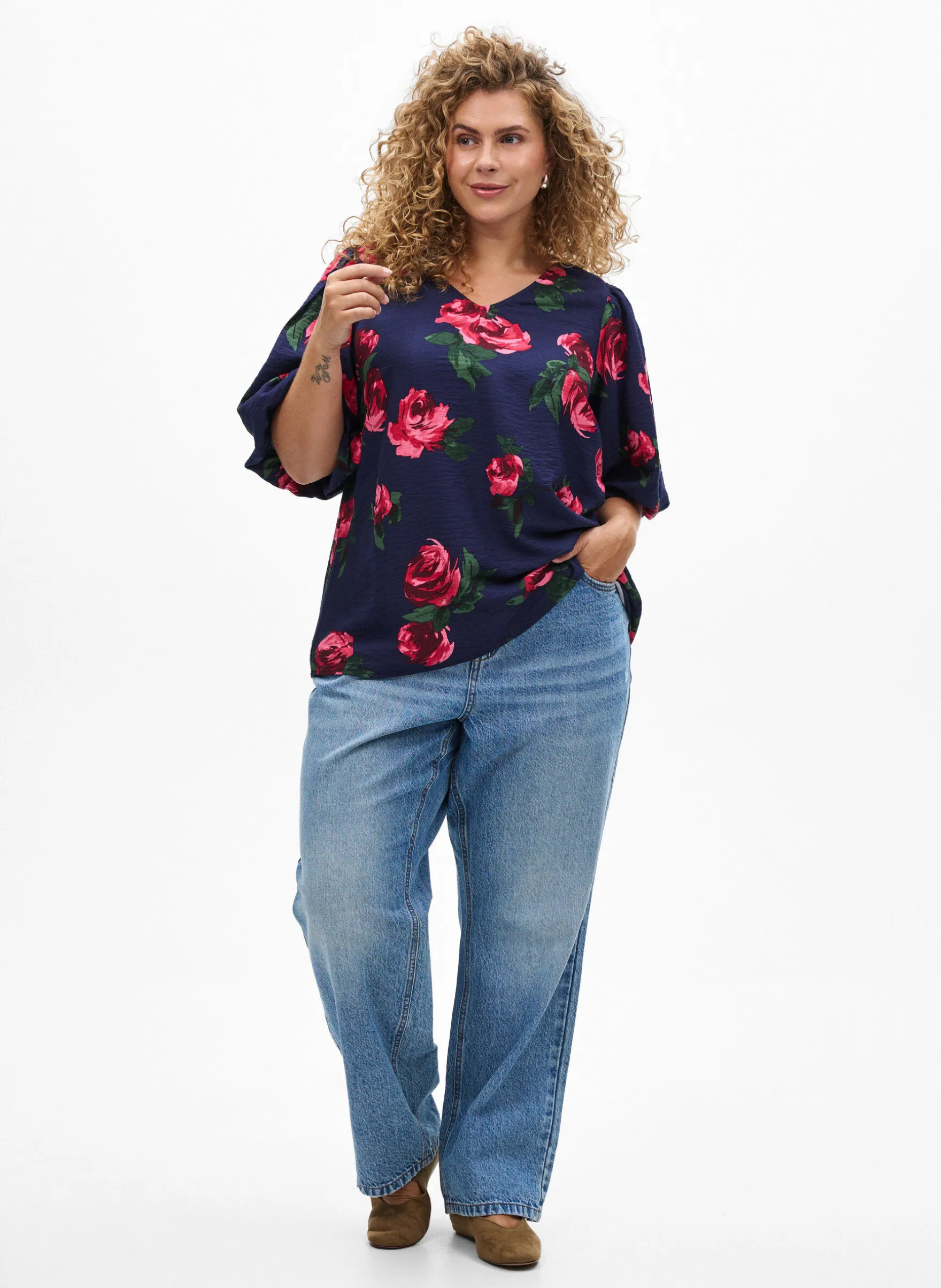 Bluse mit Rosenprint und kurzen Ballonärmeln
