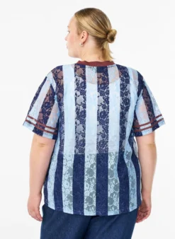 Bluse mit Spitzendetails und Statement-Print