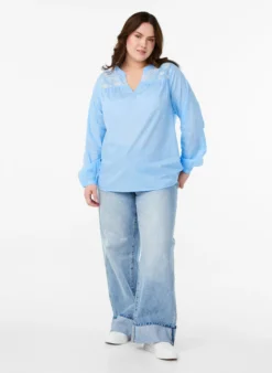 Bluse mit Stickereidetails