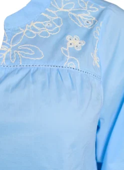 Bluse mit Stickereidetails