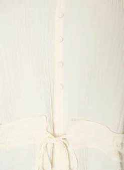 Bluse mit Struktur und Taillenbindung