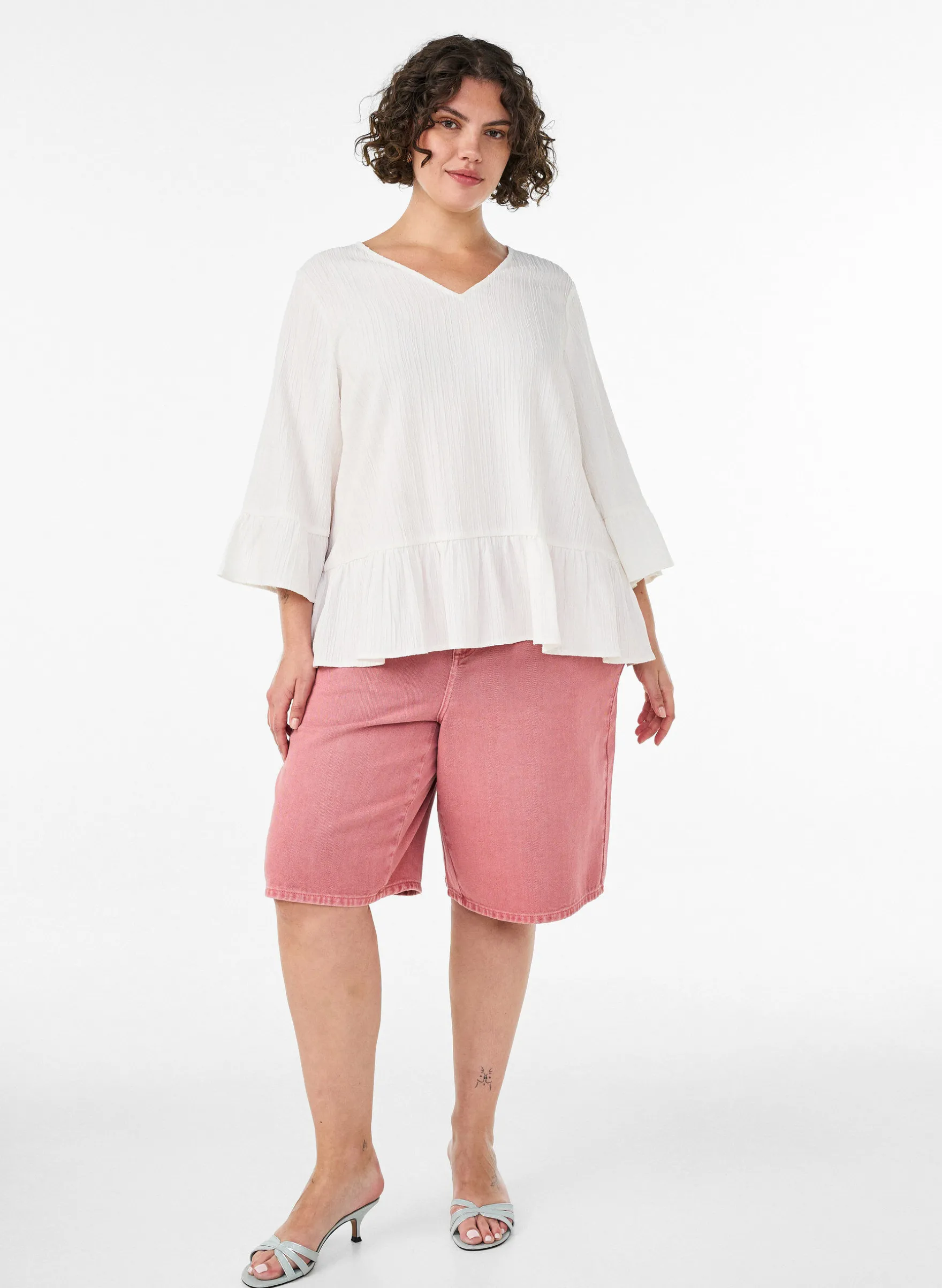 Bluse mit Struktur, V-Ausschnitt und Rüschen