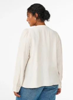 Bluse mit V-Ausschnitt und bestickten Bändern