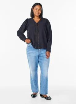 Bluse mit V-Ausschnitt und bestickten Bändern